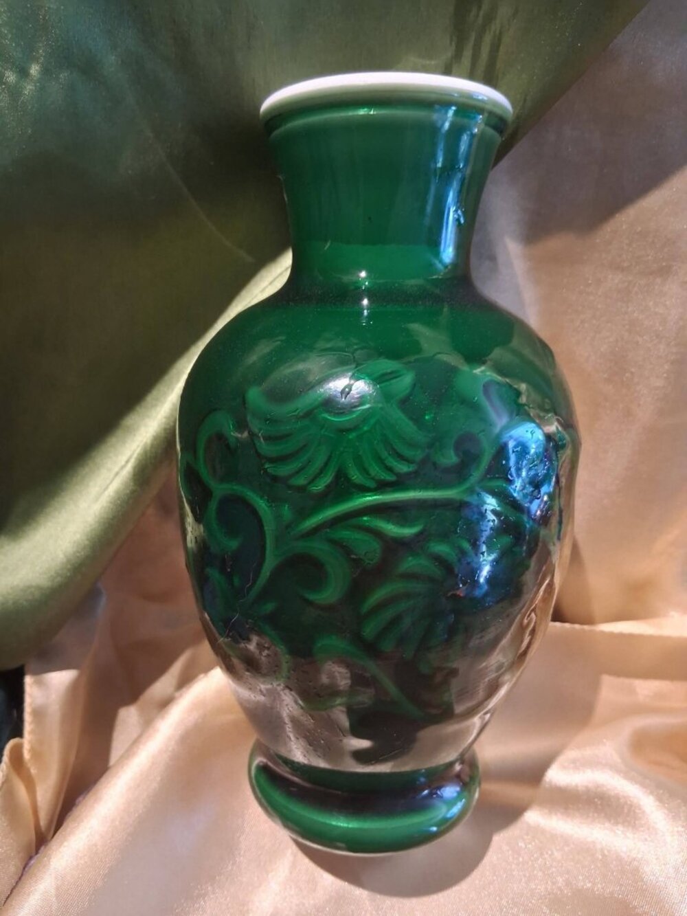 Vintage Emerald Green Glass Chinese Peking Style Floral Relief Vase